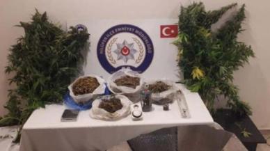 Evinde uyuşturucu üretirken yakalandı