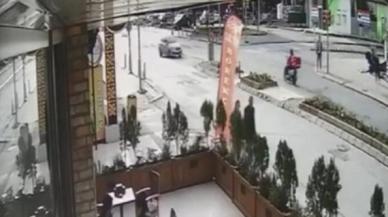 Maltepe’de kırmızı ışıkta dönüş yapan sürücü, motosikletliye çarptı