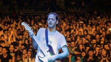 Ak Parti etkinlikte Duman'ın şarkısını kullanınca, Kaan Tangöze'den tepki geldi