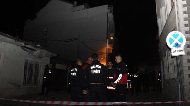 Malatya'da bina çöktü!