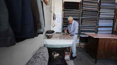 Hazır giyim sektörü büyüyor, o ise 60 yıldır terzilik yapıyor