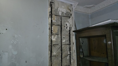 Küçükçekmece'de 6 kişilik heyet kolonları çatlayan 5 katlı binayı inceledi
