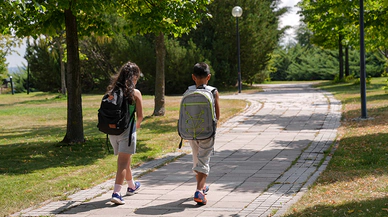 Ağır çanta taşıyan öğrencilerde sırt ve bel ağrısı riski artıyor