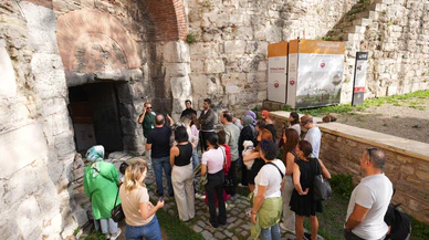 Efsaneleriyle Ünlü Yedikule Hisarı'nda Rehberli Gündüz Turları Devam Ediyor