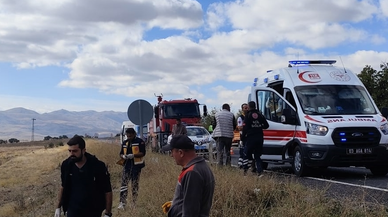 Afyonkarahisar'da tur otobüsü devrildi: 22 yaralı