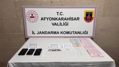 Afyonkarahisar'da uyuşturucu operasyonunda 3 zanlı yakalandı