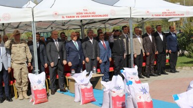 Ağrı'da çiftçilere 300 ton sertifikalı buğday tohumu dağıtıldı