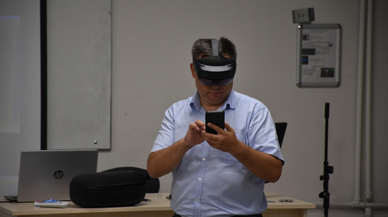 Akademisyen çiftin geliştirdiği yazılımın entegre edildiği gözlük, tıp eğitiminde kullanılacak