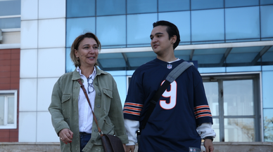 Alzheimer'e önlem için oğluyla aynı kampüste ikinci üniversitesini okuyor