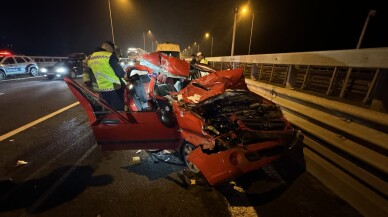 Anadolu Otoyolu'nda tıra çarpan otomobildeki 4 kişi yaralandı