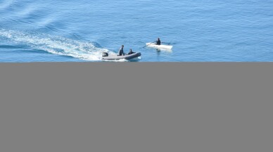 Antalya'da güneşli havayı fırsat bilenler denize girdi