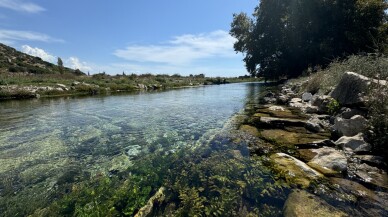 Antik kentin içinden akan su antik kentin ziyaretçilerini cezbediyor