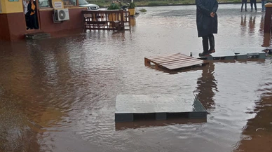 Artvin'in Hopa ilçesinde sağanak hasara yol açtı