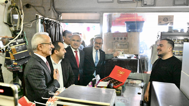 Bakan Uraloğlu, Malatya'da depremden etkilenen esnaf ve vatandaşları ziyaret etti