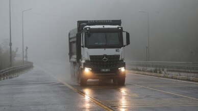 Bolu Dağı'nda sis ve sağanak etkili oldu