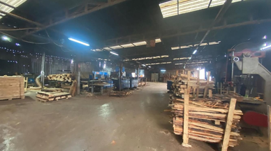 Bursa'da düzenlenen operasyonda 22 yabancı uyruklu ile 2 zanlı yakalandı