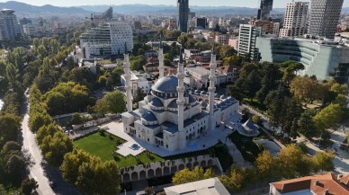 Cumhurbaşkanı Erdoğan Arnavutluk Müslümanlarının yüzyıllık hayalini gerçekleştirdi