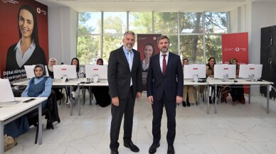 "Dijital Benim İşim" projesi deprem bölgesinde 15 bin kadına ulaşacak