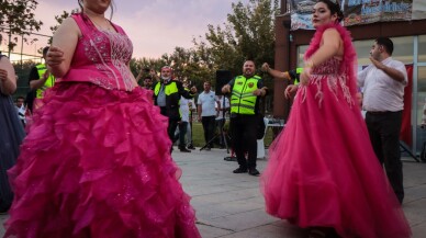 Engelli gençler temsili düğünde gönüllerince eğlendi