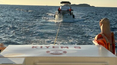 Fethiye açıklarında sürüklenen teknedeki 4 kişi kurtarıldı