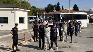 Gaziantep'te uzun namlulu silahlarla görüntülenen 12 şüpheli tutuklandı