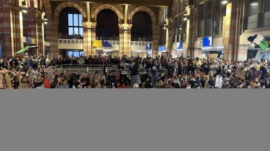 Gazze'de bir yıldır süren soykırım, Hollanda'da protesto edildi