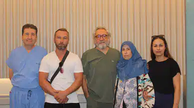 İzmir'de bir hastanın karnından 9,5 kilogramlık tömür çıkarıldı