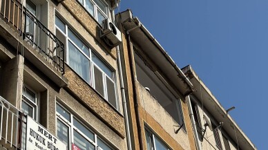 Kadıköy'de 5'inci kattaki dairede patlama meydana geldi, 1 kişi hafif yaralandı