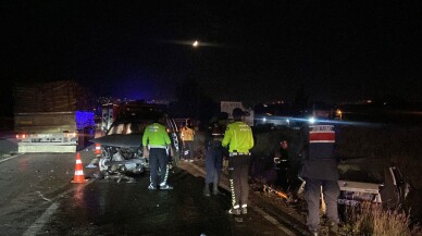Kastamonu'da otomobille hafif ticari aracın çarpıştığı kazada 3 kişi yaralandı