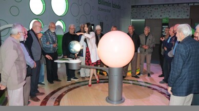 Kayseri'de yaşlılar Bilim Merkezi'nde kolonya yaptı