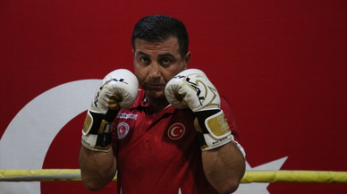 Kick boksçu muhtar hem hizmet ediyor, hem sporcu yetiştiriyor