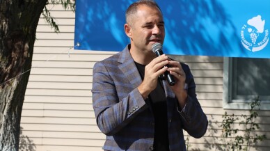 Köpek sahiplenen hayvanseverlere kulübe hediye edildi