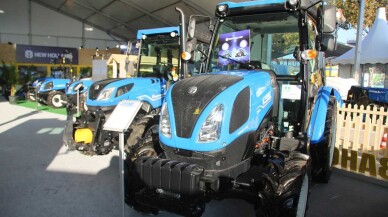 New Holland üç yeni traktörü ve otonom tarım robotlarını Bursa Tarım Fuarı'nda görücüye çıkardı