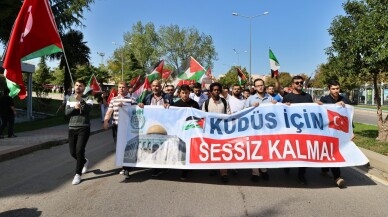 Ondokuz Mayıs Üniversitesi öğrenci toplulukları Filistin'e destek yürüyüşü yaptı