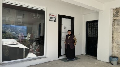 Şehit annesi, oğlunun hatırasını balmumu heykeli ve eşyalarıyla yaşatıyor