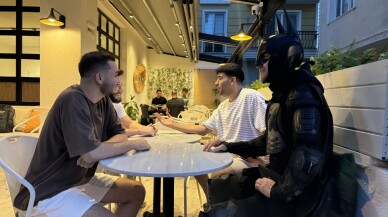 "Tekirdağlı Batman" hayranı olduğu film karakteri gibi yaşıyor