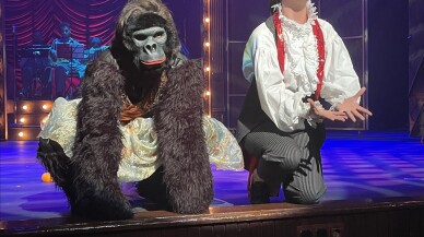 Trabzon Devlet Tiyatrosu, "Hayat Bir Kabaredir" oyunu ile perdelerini açtı