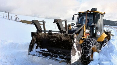 Trabzon'un yüksek kesimlerinde karla mücadele çalışması yürütülüyor