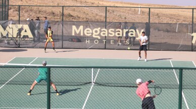 Yerli ve yabancı tenisçiler, yüksek irtifa merkezi Erciyes'te güç depoluyor