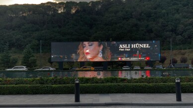 Aslı Hünel'e abisi Saruhan Hünel'den jest