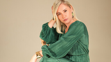 Ayşe Çınar'dan sevgi dolu bir şarkı