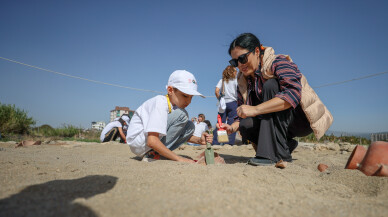 Arkeolojiyi 8 bin 500 yıllık höyükte dokunarak öğreniyorlar