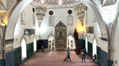 Denetimli serbestlik hükümlüleri tarihi Muradiye Camisi'nde temizlik ve bakım yaptı