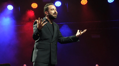 Gökhan Çınar ünlü konuklarıyla Harbiye sahnesindeydi