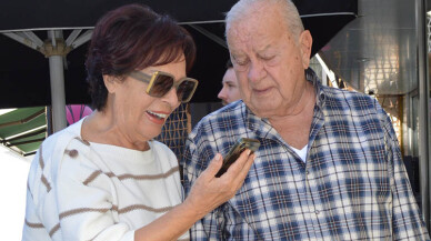 Hülya Koçyiğit ve Selim Soydan çifti torunlarıyla özlem giderdi