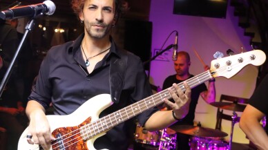 İlhan Güryalçın Cumhuriyet şarkılarını söyledi