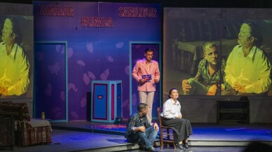 Mersin'de Şehir Tiyatrosu "Kuş Öpücüğü" oyunuyla perdelerini açtı