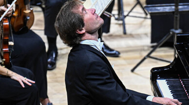 CSO konser sezonunu Rus piyanist Lugansky ile açtı