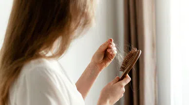 Saçınız dökülüyorsa mutlaka bunları yapın!