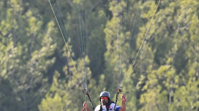 Adana'da 13. Kostümlü Yamaç Paraşütü Festivali başladı